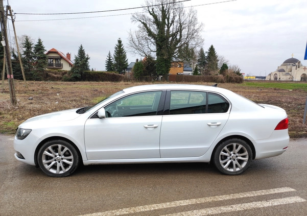 Skoda Superb cena 49900 przebieg: 141000, rok produkcji 2015 z Chęciny małe 211